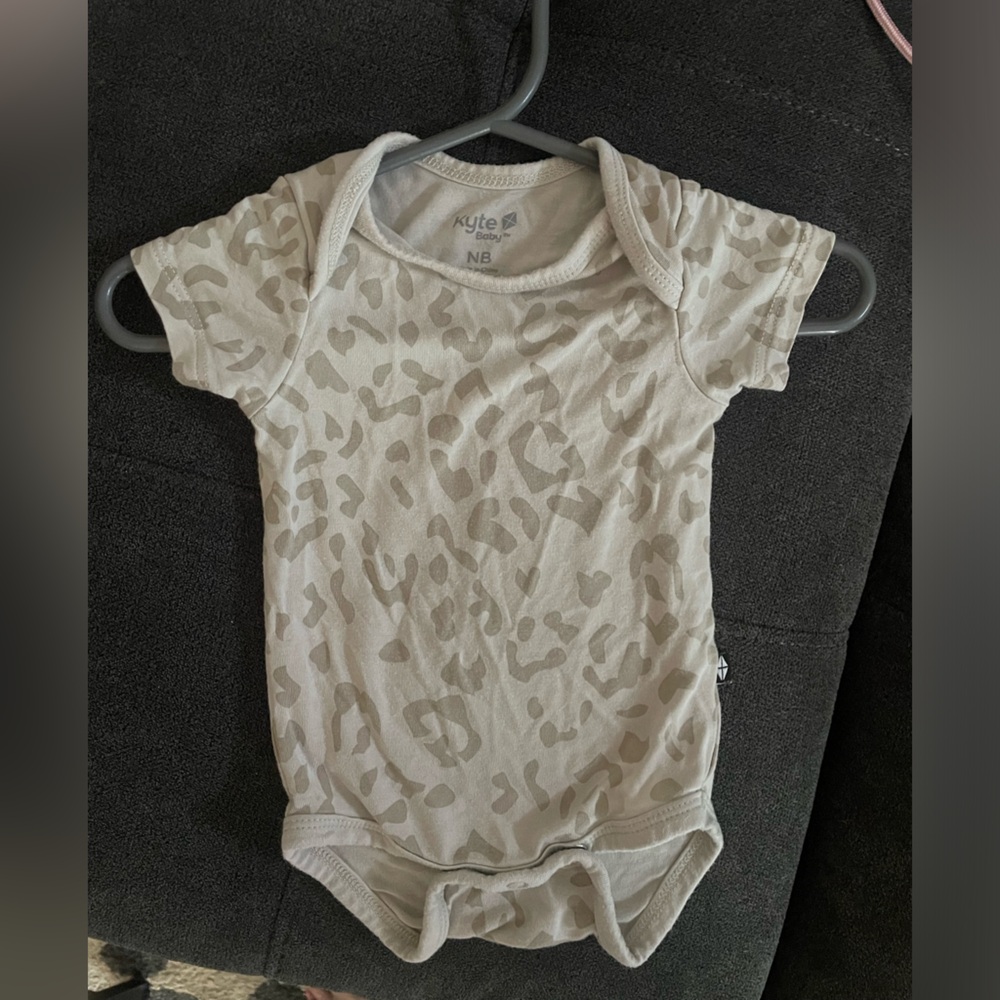 Kyte baby short sleeve body suit